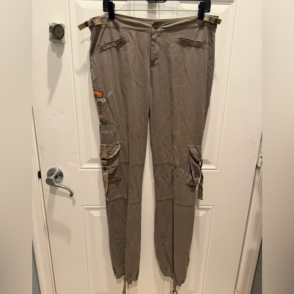"Da-Nang embroidery pants